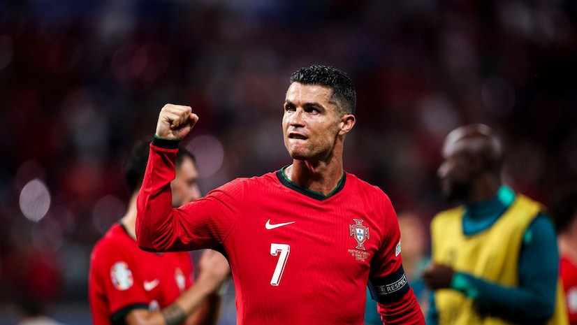 利物浦欲出售左后卫齐米卡斯，因其不愿离开安菲尔德，而其他球员面临竞争。